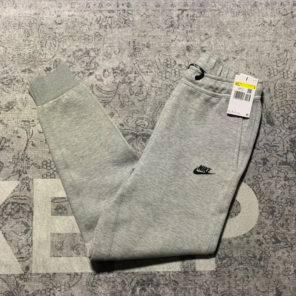 Nike Sportswear Tech Fleece Joggers Mens Size Small Grey FB8002-063 Tapered Pant